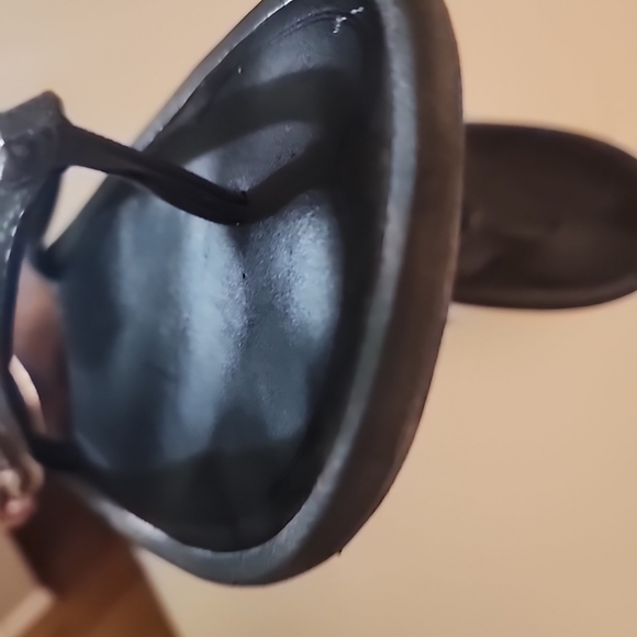 Olukai Sandals - Picture 5 of 9